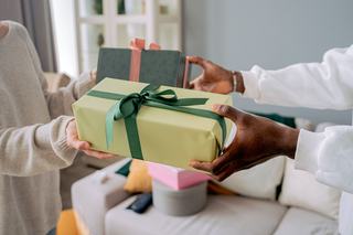 Coffret crémaillère : quelles idées cadeaux et quel budget